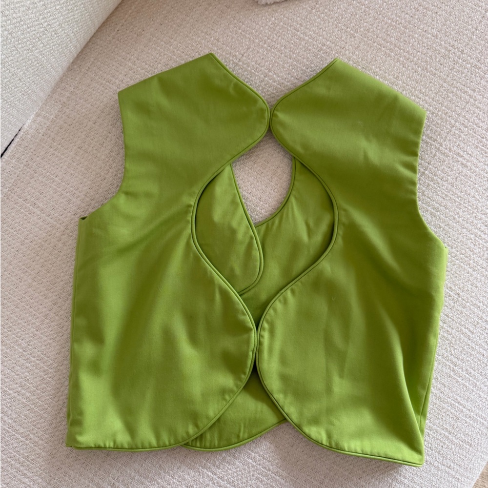 Shantall Lacayo IRREGULAR GREEN SLEEVELESS CROP TOP - Picture 4 of 5